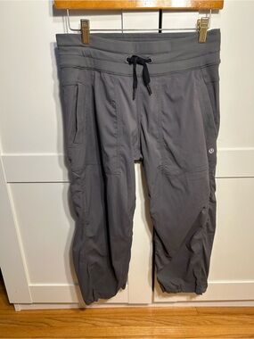Lululemon studio crop size 6